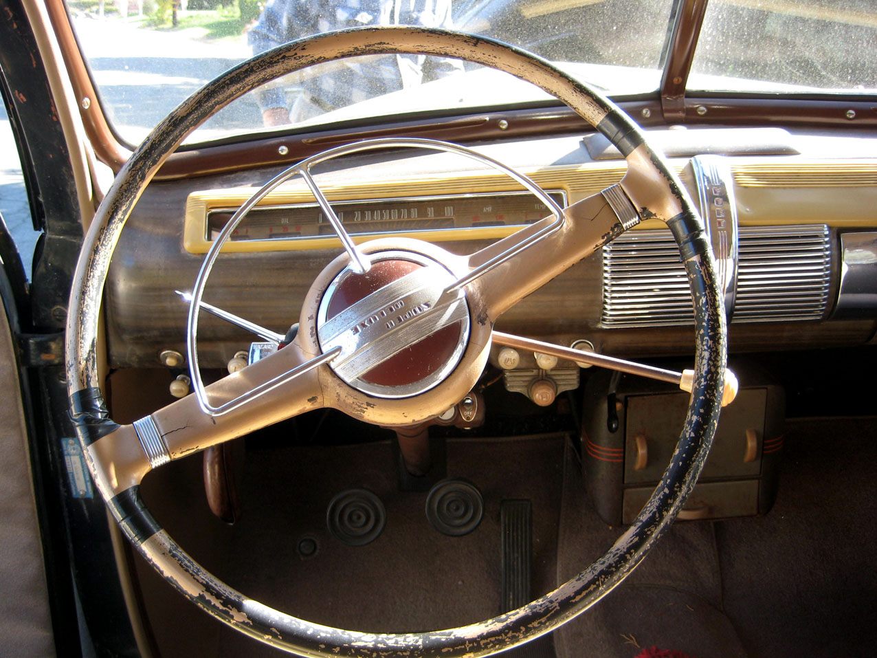 Very nicely done on this 1951 Ford Crestliner two-tones.